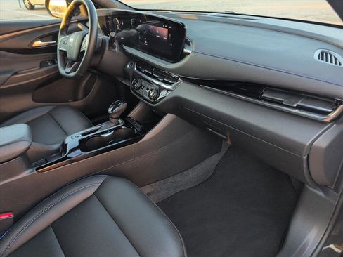 Used 2025 Buick Envista Sport Touring image 8