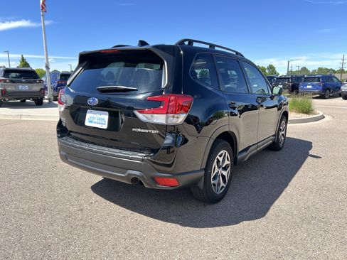 Used 2023 Subaru Forester Premium AWD/4WD image 11