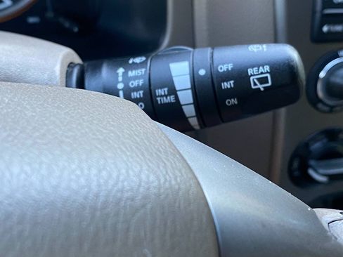 Used 2013 Nissan Armada SV AWD/4WD image 22