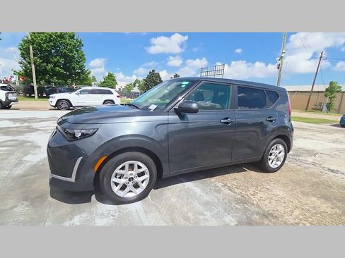 Used 2025 Kia Soul LX w/ LX Technology Package FWD image 46