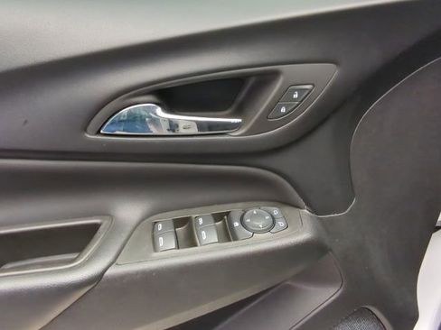 Used 2023 Chevrolet Equinox LT image 24