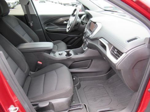 Used 2024 GMC Terrain SLE w/ Driver Convenience Package FWD image 12