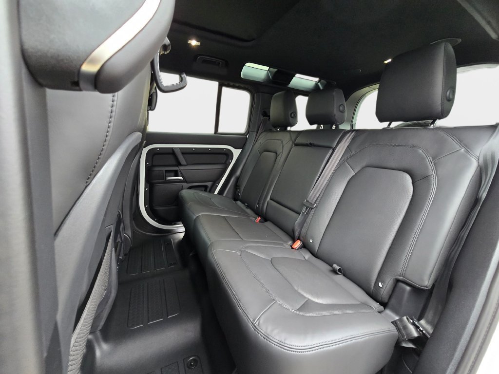 New 2026 Land Rover Defender 110 X-Dynamic SE AWD/4WD image 14