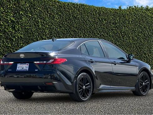 Used 2025 Toyota Camry SE FWD image 4
