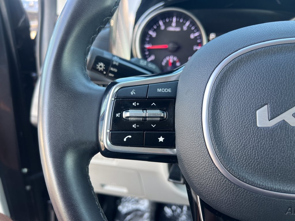 Certified 2024 Kia Carnival EX FWD image 18