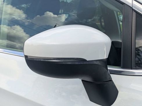 Used 2023 Chrysler Pacifica Touring-L FWD image 10