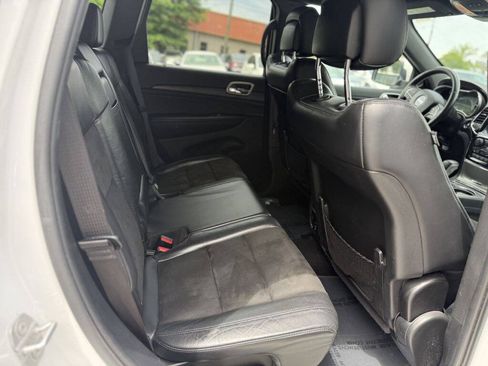 Used 2019 Jeep Grand Cherokee Altitude RWD image 12