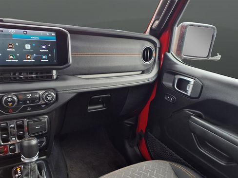 Used 2024 Jeep Gladiator Mojave w/ Convenience Group image 11