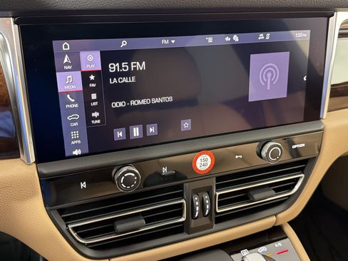 Certified 2026 Porsche Macan AWD/4WD image 20