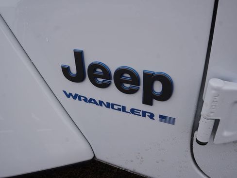 Certified 2025 Jeep Wrangler Unlimited Sahara w/ Safety Group image 15