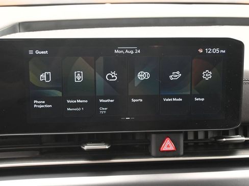 Used 2025 Kia Carnival FWD image 18