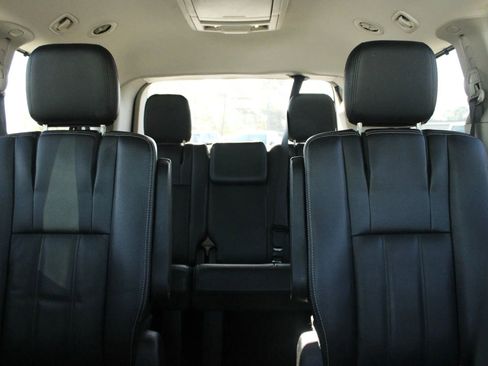 Used 2015 Chrysler Town & Country Touring w/ Trailer Tow Group image 20