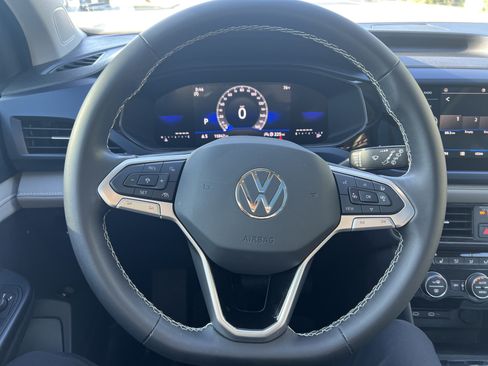 Used 2024 Volkswagen Taos SE w/ Panoramic Sunroof Package FWD image 15