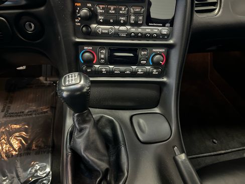 Used 2002 Chevrolet Corvette Z06 w/ Memory Pkg image 28