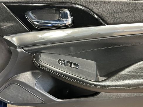 Used 2021 Nissan Maxima 3.5 SV w/ Floor Mat Group FWD image 17