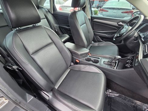 Used 2019 Volkswagen Jetta SE FWD image 17