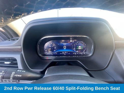 Used 2022 Chevrolet Suburban Z71 w/ Luxury Package image 22