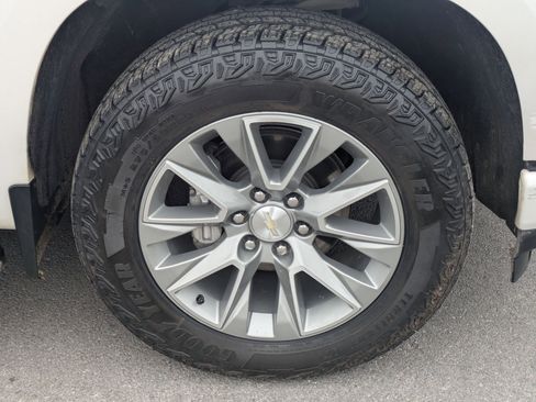 Used 2021 Chevrolet Silverado 1500 High Country w/ Technology Package image 28