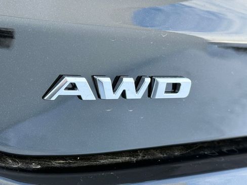 New 2025 Cadillac XT6 Luxury image 2