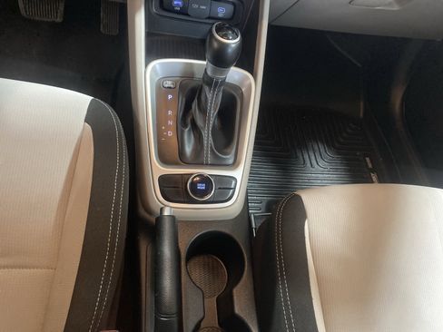 Used 2024 Hyundai Venue SEL image 21