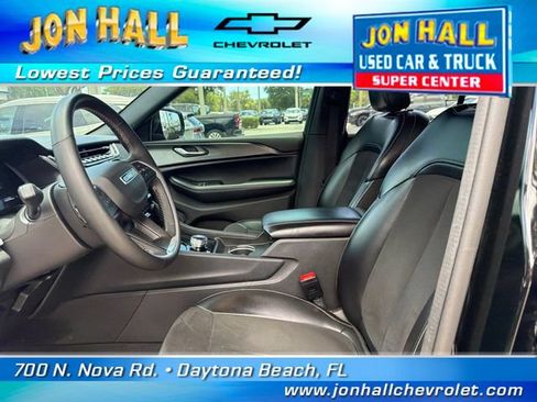 Used 2024 Jeep Grand Cherokee Altitude RWD image 14