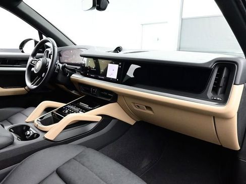 Certified 2024 Porsche Cayenne image 18