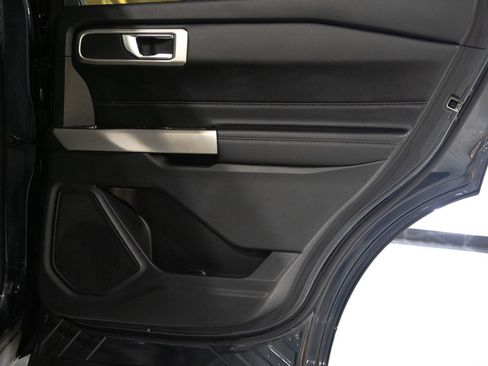 Used 2023 Ford Explorer XLT AWD/4WD image 29