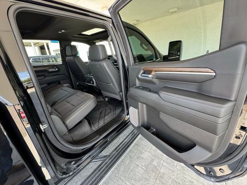 Used 2024 Chevrolet Silverado 1500 High Country w/ High Country Premium Package AWD/4WD image 23