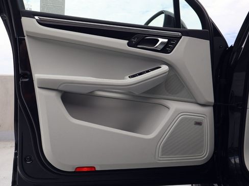 Certified 2026 Porsche Macan AWD/4WD image 14