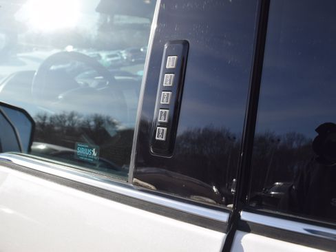 Used 2017 Ford F150 Platinum w/ Equipment Group 701A Luxury image 15