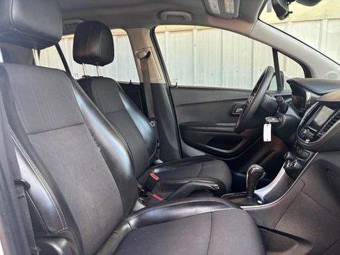 Used 2021 Chevrolet Trax LT FWD image 14
