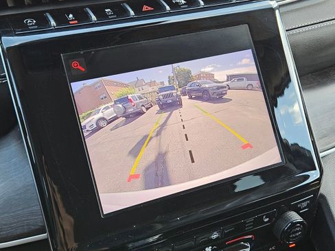 Used 2022 Jeep Grand Cherokee Limited image 18