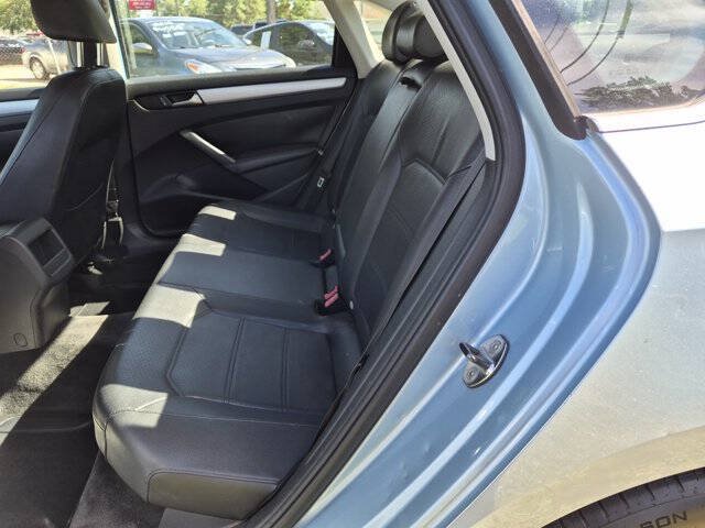 Used 2012 Volkswagen Passat 2.5 SE FWD image 29
