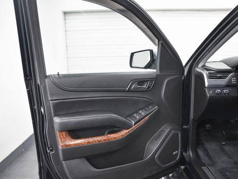 Used 2015 Chevrolet Suburban LTZ image 9