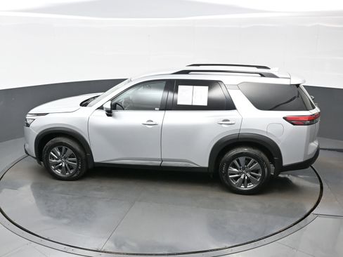 Used 2023 Nissan Pathfinder SV AWD/4WD image 39