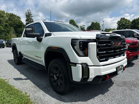 Used 2024 GMC Sierra 2500 AT4 w/ Technology Package AWD/4WD image 6
