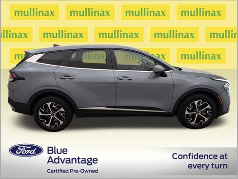 Used 2023 Kia Sportage EX image 2