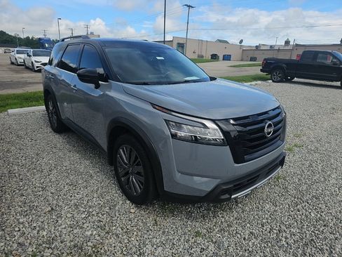 Used 2023 Nissan Pathfinder SL w/ SL Premium Package AWD/4WD image 6