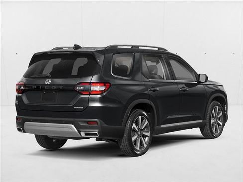 New 2025 Honda Pilot Touring image 2