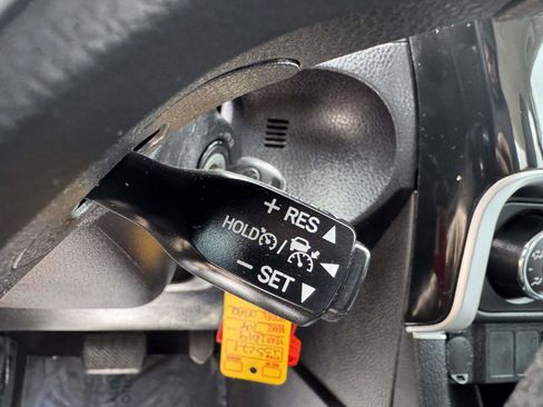 Used 2019 Toyota Corolla L w/ Body Protection Package image 35