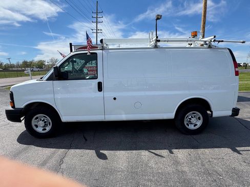 Used 2016 Chevrolet Express 2500 image 2