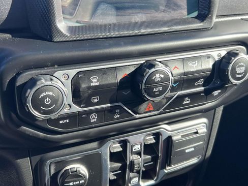 Used 2021 Jeep Gladiator Mojave image 16