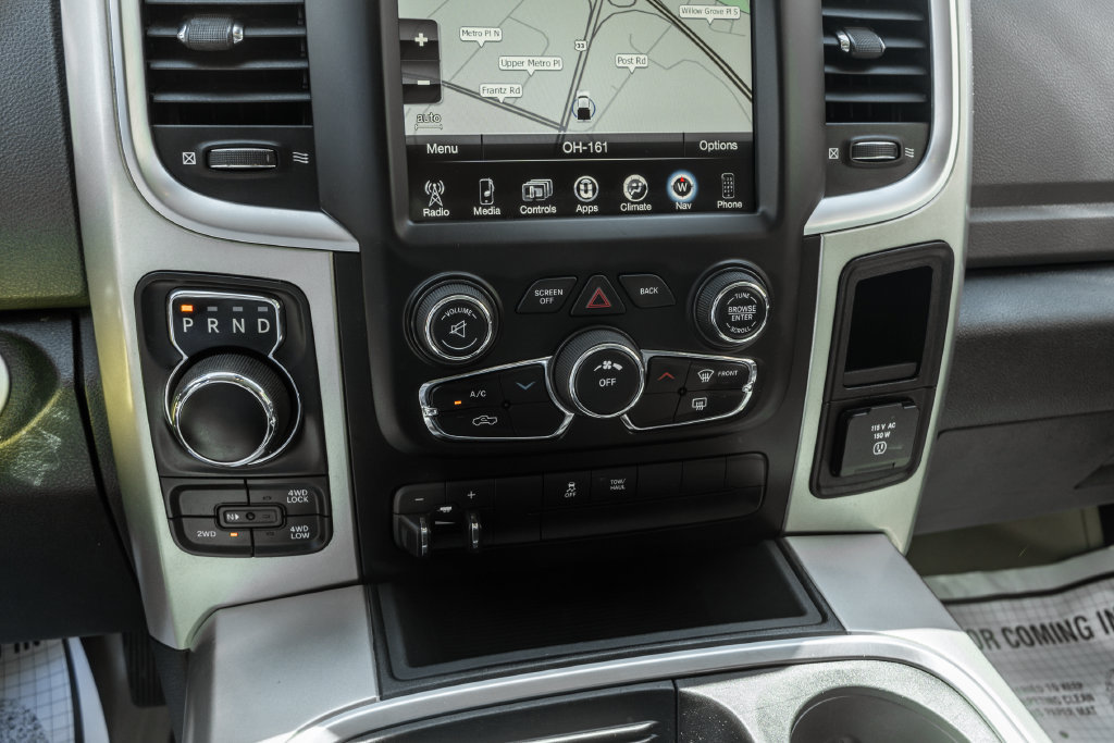 Used 2016 RAM 1500 Classic SLT w/ SLT Plus D←cor Group AWD/4WD image 18