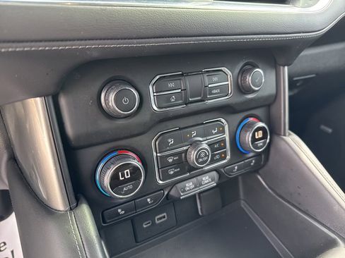 Used 2021 Chevrolet Tahoe Z71 w/ Z71 Signature Package AWD/4WD image 23