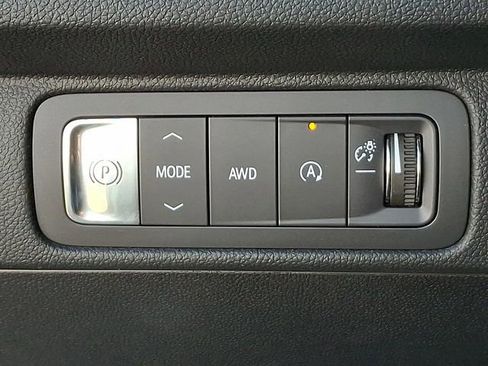 Used 2025 Chevrolet Traverse RS image 28