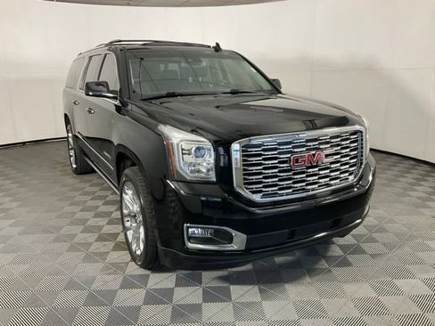 Used 2020 GMC Yukon XL Denali w/ Denali Premium Package AWD/4WD image 3
