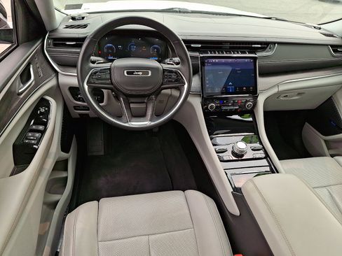 Used 2021 Jeep Grand Cherokee L Overland w/ Luxury Tech Group IV AWD/4WD image 11