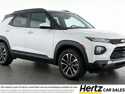 Used 2025 Chevrolet TrailBlazer LT FWD image 1