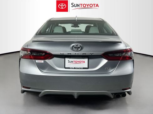 Used 2022 Toyota Camry SE FWD image 5