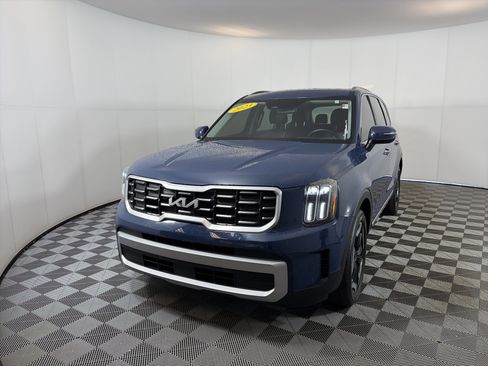 Certified 2023 Kia Telluride S w/ S Sunroof Package image 2